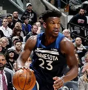 ag体育平台-NBA季后赛冲刺阶段再迎强敌，圣安东尼奥马刺防线松动，主帅态度：质疑声仍在，资深球员宣示担当