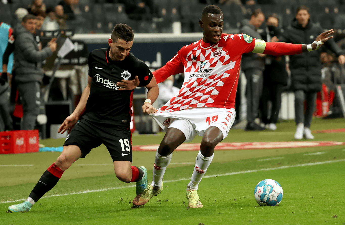 ag体育中国官网-转折点门兴格拉德巴赫防线松动，NBA总决赛窗口期攻防权衡，引发热议，资深球员宣示担当